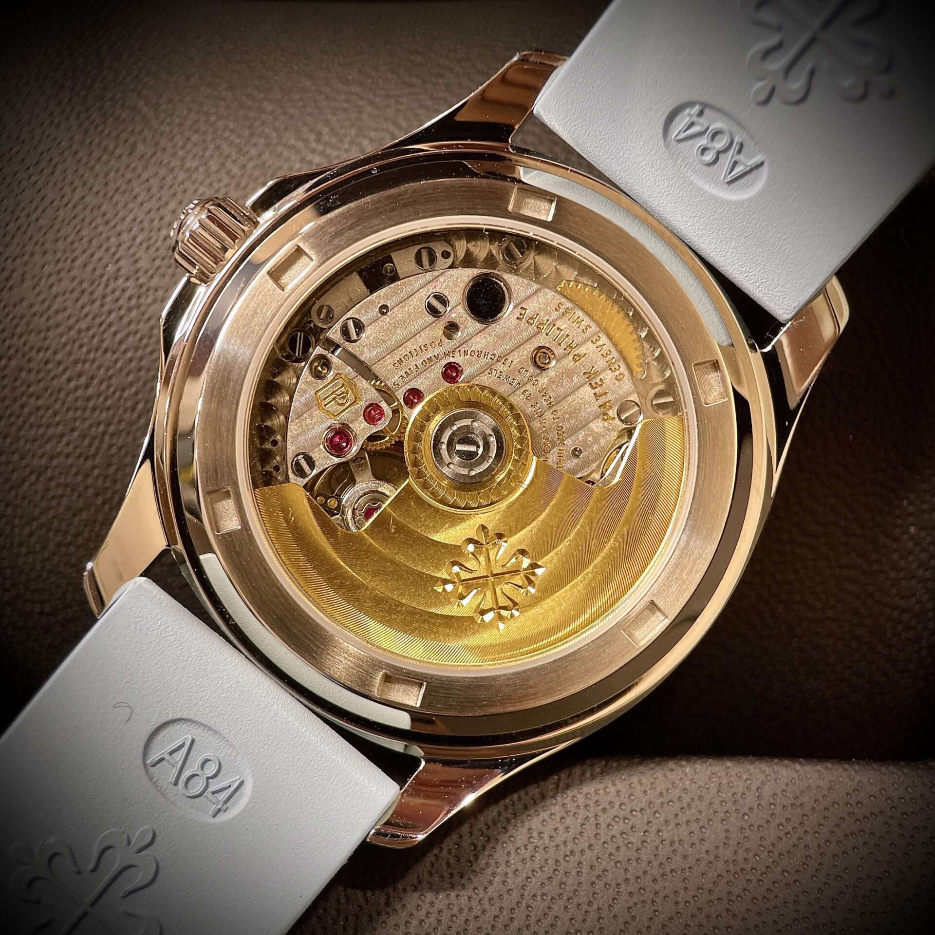 Dong-Ho-Patek-Philippe-Aquanaut-5072R-Mau-Xanh-Duong-Dinh-Da-PPF-1.jpg