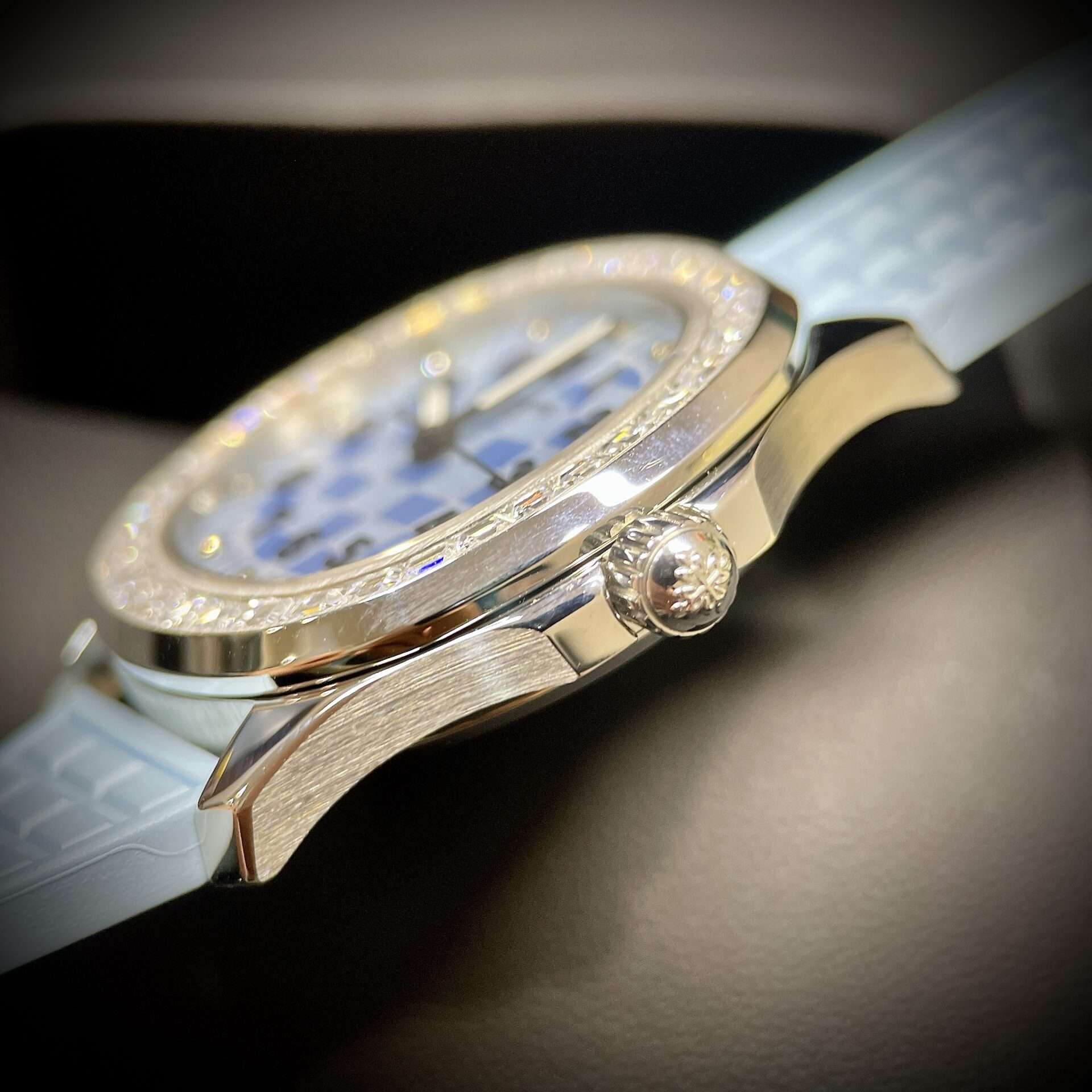 Dong-Ho-Patek-Philippe-Aquanaut-5072R-Mau-Xanh-Duong-Dinh-Da-PPF-6.jpg