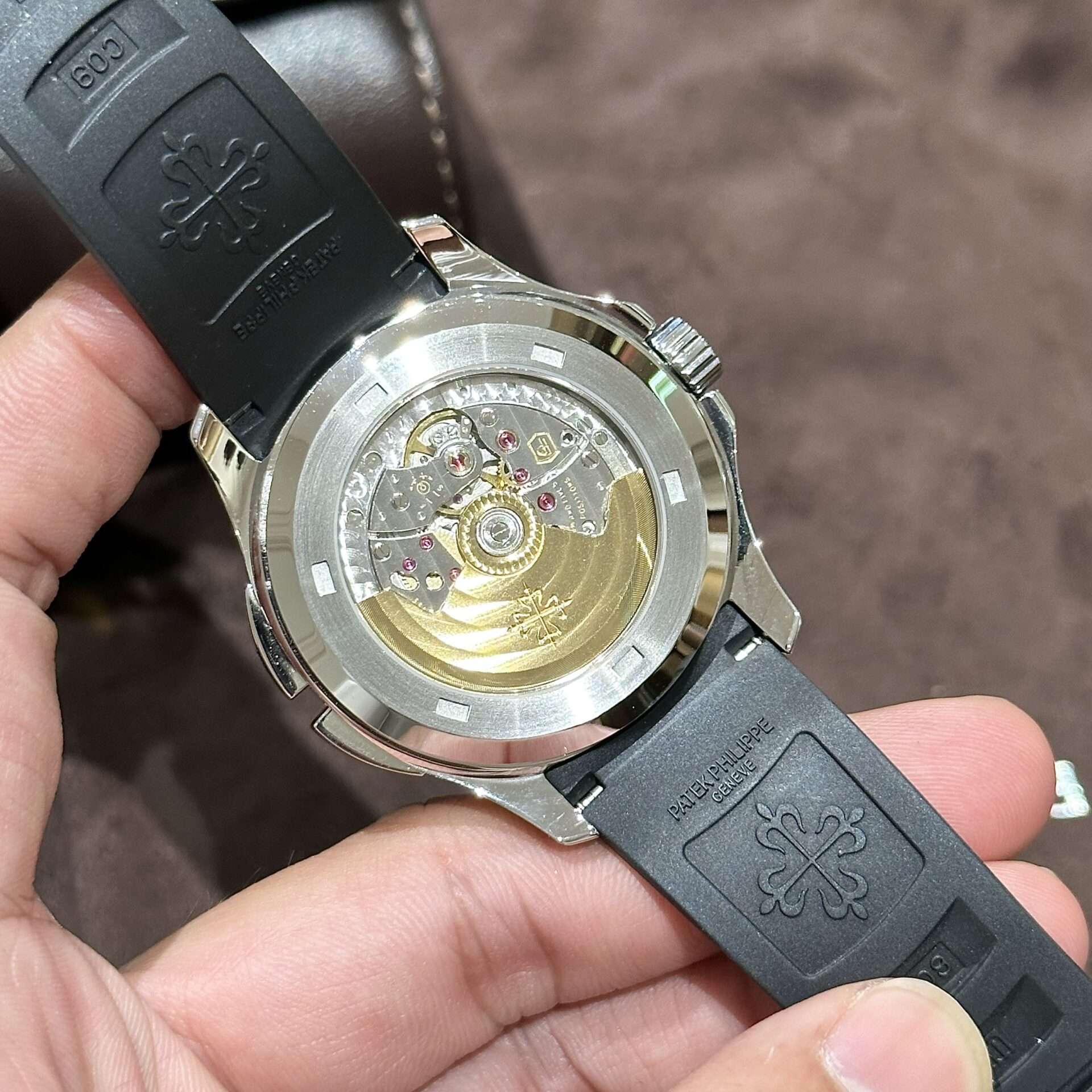 Dong-Ho-Patek-Philippe-Aquanaut-5164A-Replica-11-Cao-Cap-40-7.jpg