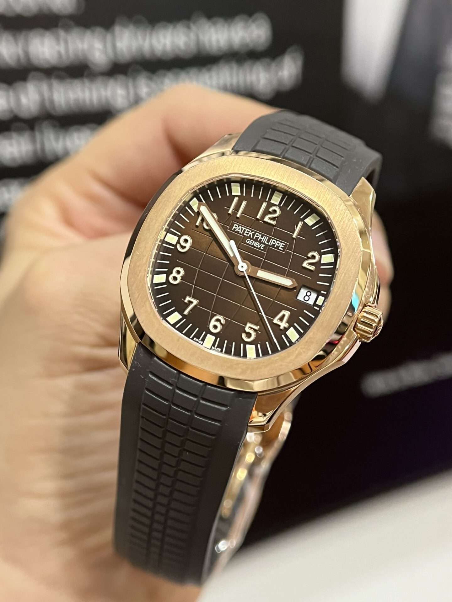 Dong-Ho-Patek-Philippe-Aquanaut-5167-Boc-Vang-Mat-Chocolate-3K-40mm-3-1.jpg