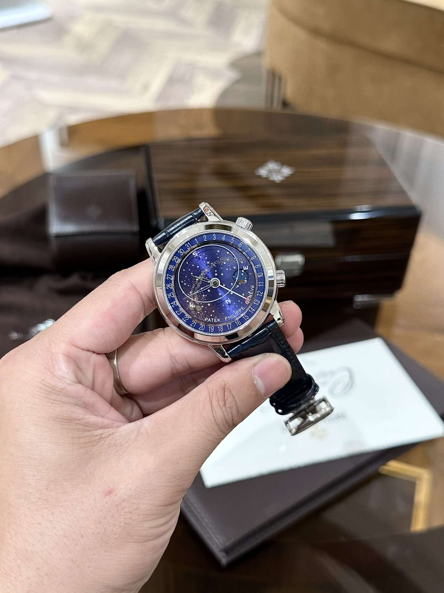 Dong-Ho-Patek-Philippe-Complications-6102-Replica-11-Mau-Xanh-Duong-44mm-8-1.jpg