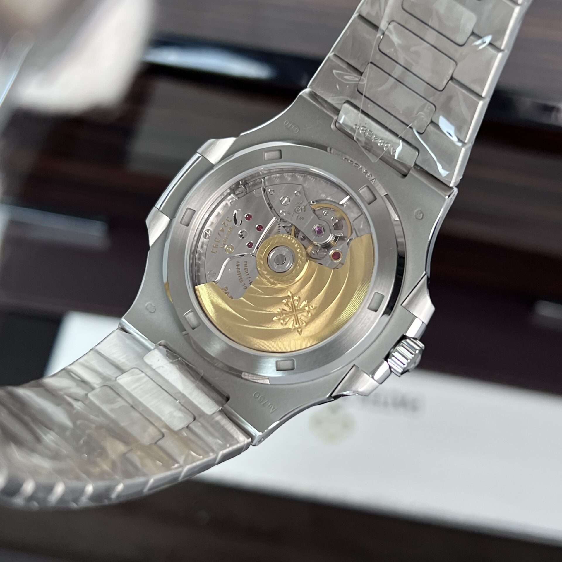 Dong-Ho-Patek-Philippe-Nautilus-5723-Rep-11-Dinh-Da-Blue-Dial-40mm-6.jpg