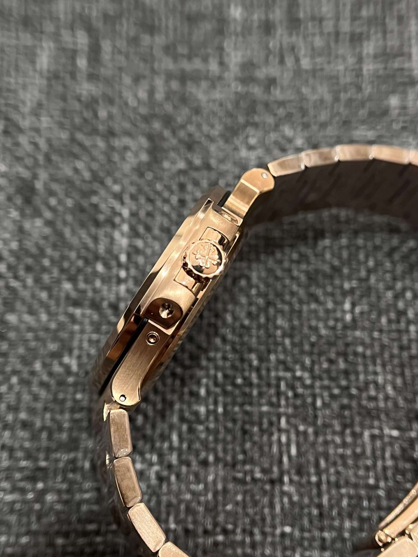 Dong-Ho-Patek-Philippe-Replica-11.jpg