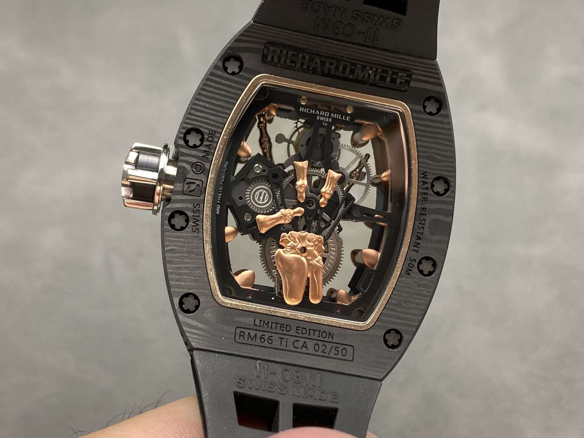Dong-Ho-Richard-Mille-RM66-Che-Tac-Carbon-Sieu-Nhe-Boc-Vang-Hong-Tinh-Chinh-4.jpg