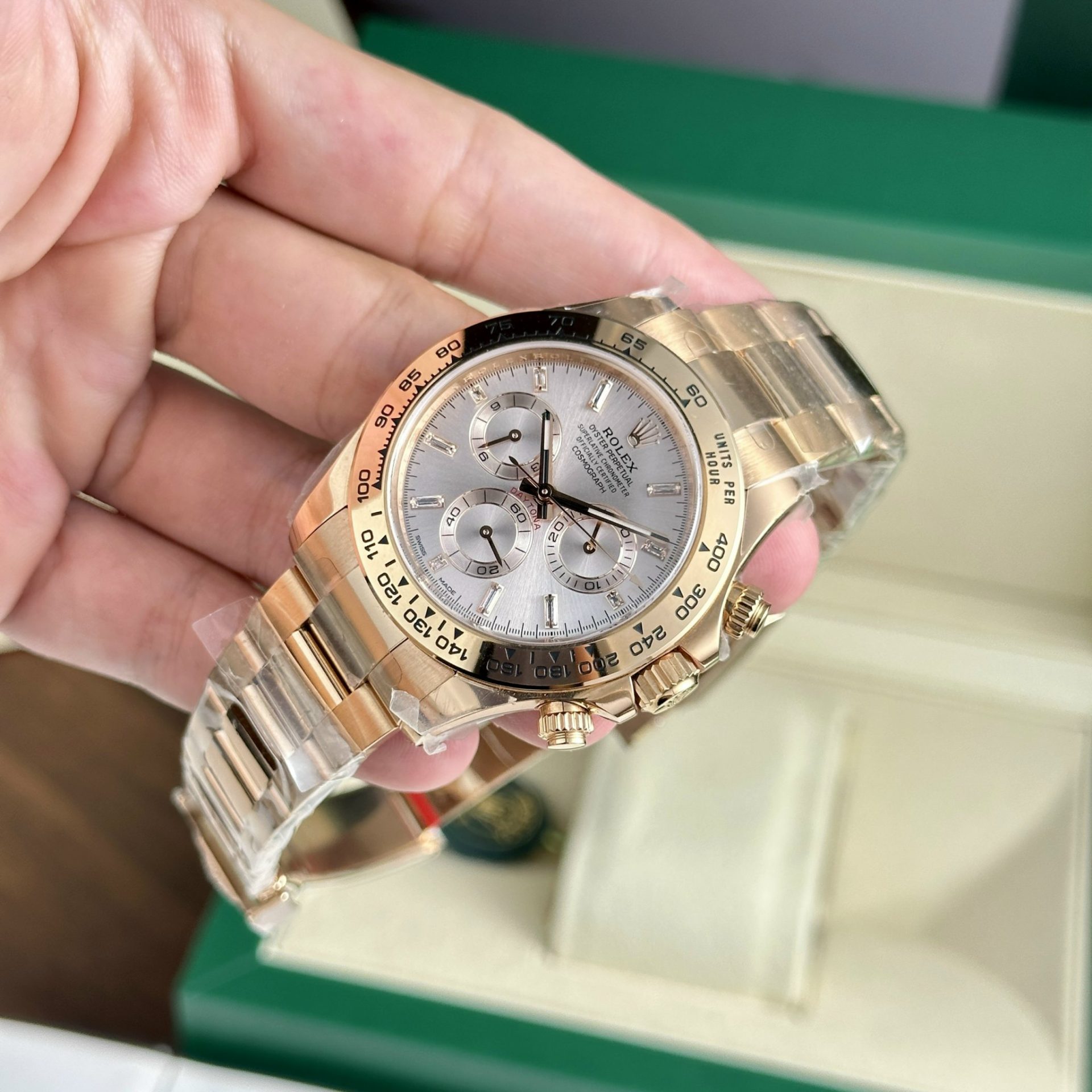 Dong-Ho-Rolex-Cosmograph-Daytona-116505-Che-Tac-Coc-So-Da-Baguette-Nha-May-Clean-40mm-6 (1)