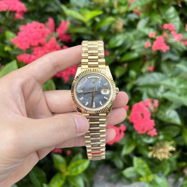 Rolex Replica Watch Day-Date Purple Mother of Pearl Dial Yellow Gold 40mm