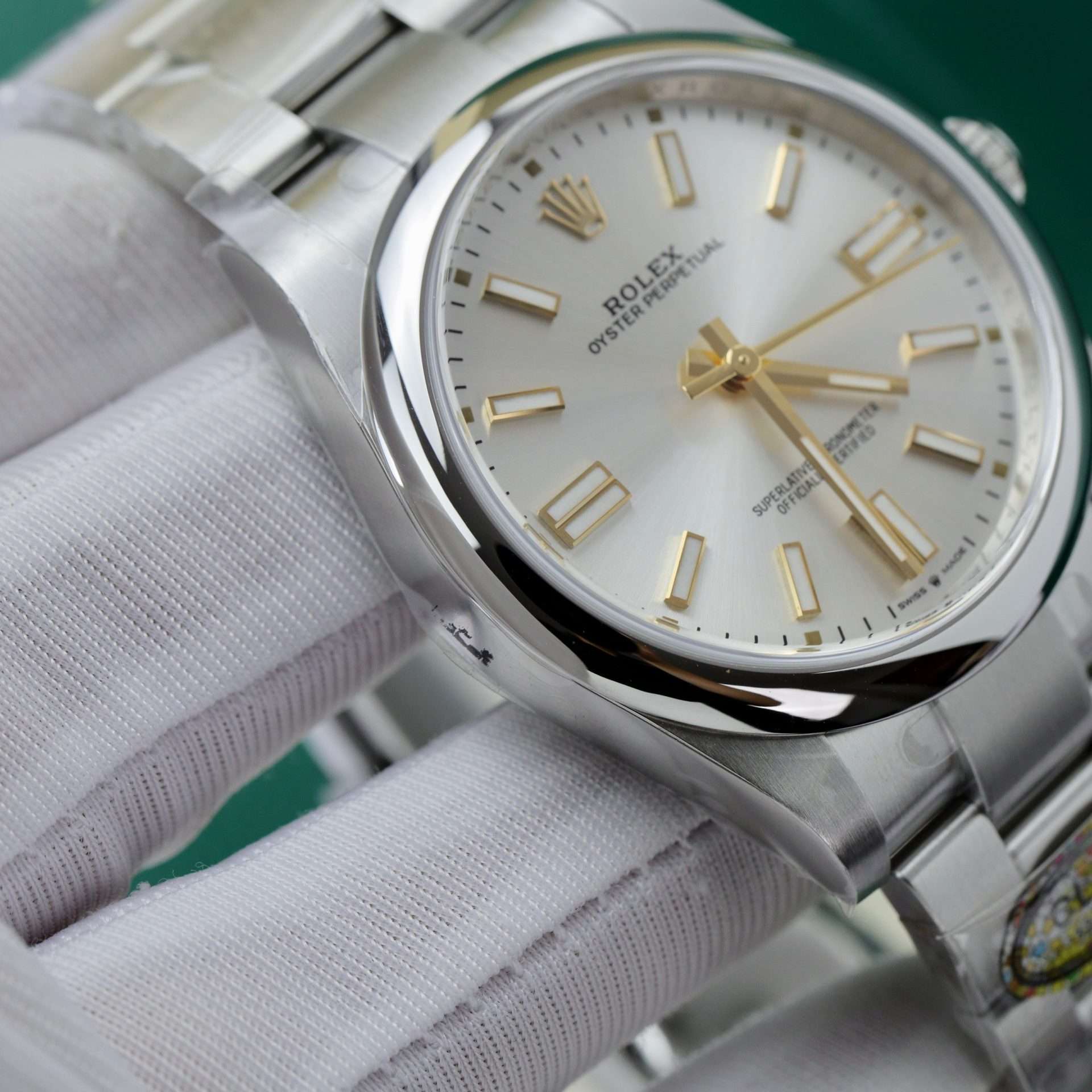 Dong-Ho-Rolex-Rep-1-1-Oyster-Perpetual-124300-Mat-So-Bac-Nha-May-Clean-36mm-6.jpg