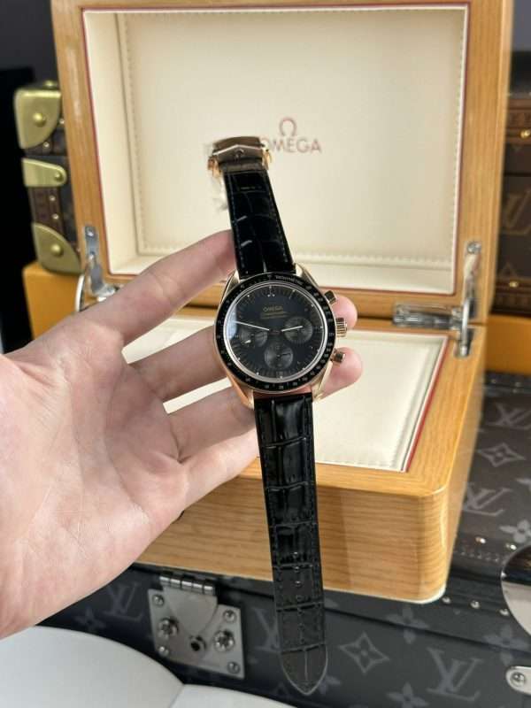 Dong-Ho-Omega-SpeedMaster-MoonWatch-Che-Tac-Mat-Den-Nha-May-RM-44mm-1.jpg
